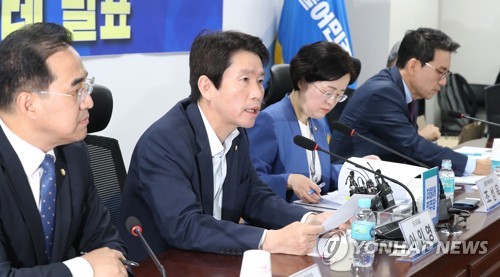 당정청, 가맹점 상생 방안 논의…"한국당, 민생 협력하라"