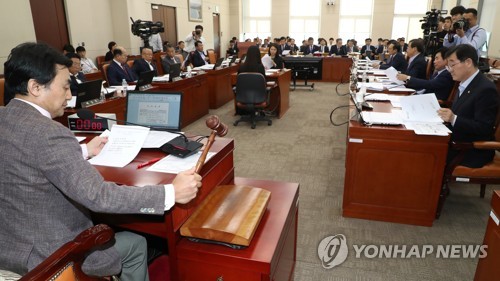 국방위, '기무사 계엄문건' 등 국감 증인 11명 채택 