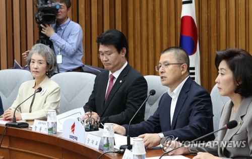 한국당, '조국 때리기' 총력전…'曺저격수' 대정부질문 전방배치