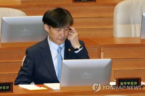 조국 "논문 1저자, 딸이 요청한 적 없어…학자로서 실망은 이해"