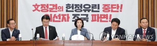 '曺통화' 논란속 文대통령 '檢경고'…與野 이어 靑-檢 갈등양상