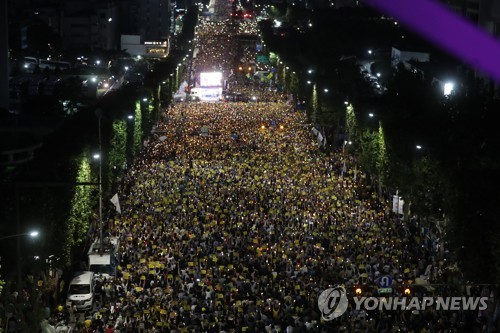 검찰개혁 대규모 촛불집회…서초·반포대로 1.6㎞ 가득 메워(종합)