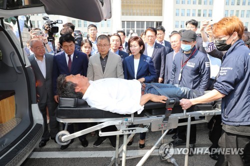 한국당 "文정권, 사법체제 전복 시도"…개천절 150만 집회 추진(종합)