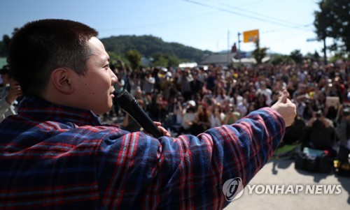 "건강히 다녀올게요" FT아일랜드 이홍기, 21사단 현역 입대