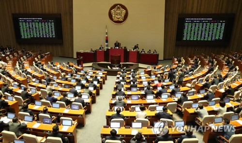 대정부질문 사흘째 '조국 공방'…"해임해야" vs "검찰이 정치"