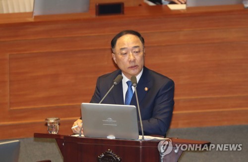 홍남기 "분양가상한제 시행령 개정작업 내달 하순께 마무리"