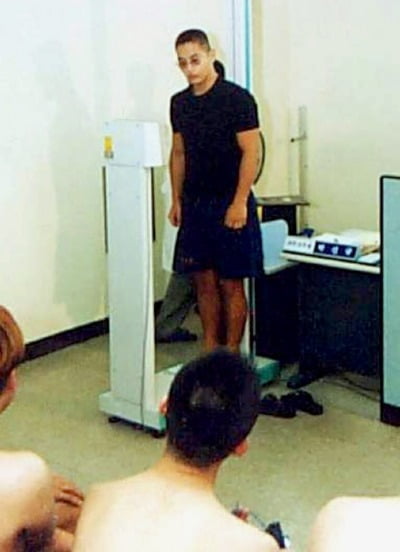  2001년 8월 7일 유 씨가 대구지방병무청에서 징병 신체검사를 받는 모습 (사진=연합뉴스)