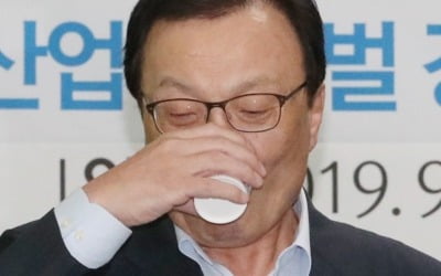 이해찬 "조국 딸 생기부 공개 패륜…청문회 열 수 있다"