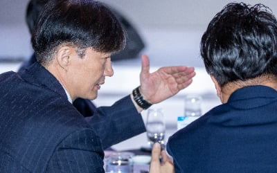 조국 "가족 의혹 담당 검사, 원칙 지킨다면 인사 불이익 없어"