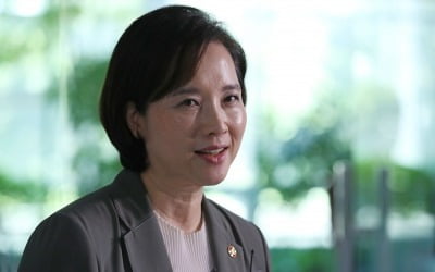 유은혜 "총선 불출마? 제가 결정할 시기도, 상황도 아니야"