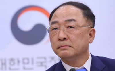 홍남기 "민간택지 분양가 상한제, 10월 바로 작동하지 않을 것"