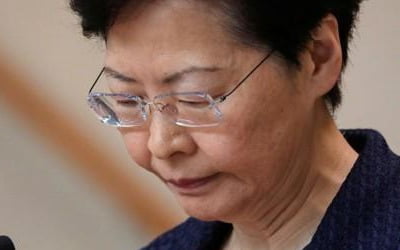 그만두고 싶다던 홍콩 행정장관, "사퇴 뜻 없어" 녹취 해명