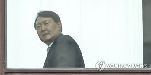 '靑·檢 충돌'에 與 "대통령 권한에 도전" 한국당 "수사권 침해"