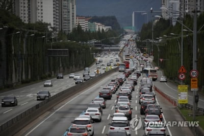 추석날 귀성·귀경객 몰려 고속도로 몸살…부산→서울 6시간10분