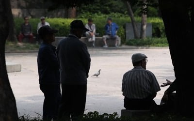 고령화에 늘어나는 복지분야 의무지출…"2050년에는 350조 육박"