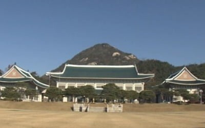 靑 "올해 취업자 증가, 전망치 크게 상회…구조조정 선제대응"