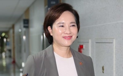 유은혜 "불출마 이야기할 시기 아냐…임명권자 결정 존중"