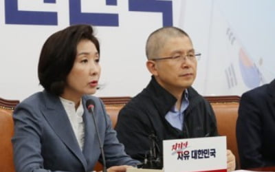 "조국 구속" 투쟁수위 높이는 한국당…3일 연속 촛불집회