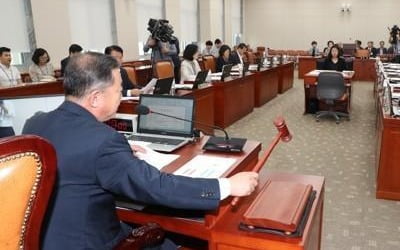 국회 교육위, 한국당 퇴장 속 '고교 무상교육' 법안 의결