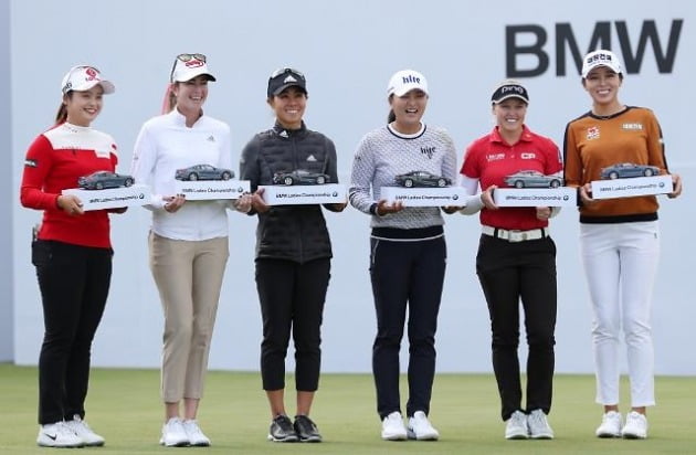 지난 22일 오후 부산 기장군 'LPGA 인터내셔널 부산'에서 열린 LPGA BMW 챔피언십 대회 공식 기자회견에서 선수들이 기념촬영을 하고 있다. 왼쪽부터 최혜진, 넬리 코다, 대니엘 강, 고진영, 브룩 헨더슨. 허미정. /사진=연합뉴스 제공