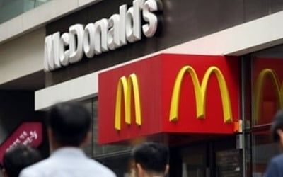 [이슈+] 맥도날드 '비위생 폭로'에 다시 휘청…"사진 조작 우려"