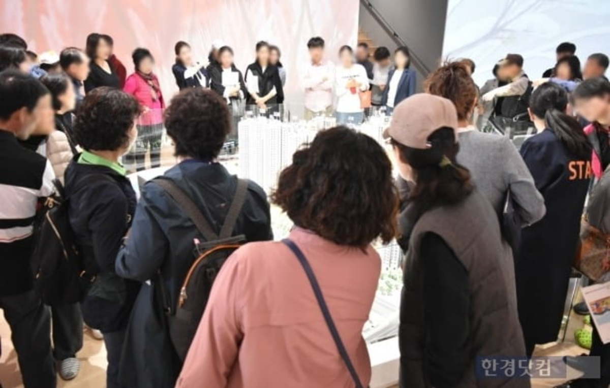 역시 뜨거운 대전…도마 E편한세상 포레나, 1순위에 6.5만명 몰려 | 한국경제