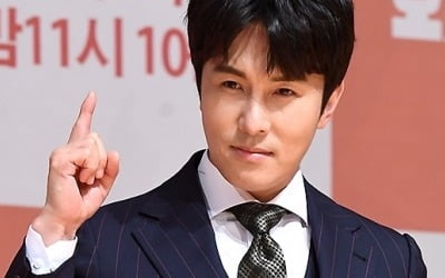 김동완 "우울증 약물 권유, 방관 이제 그만"…설리 사망 후 '쓴소리'