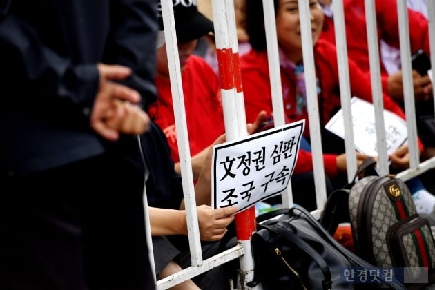 "국민 모여 퇴진 요구하면 광장 가서 설득하겠다"던 문 대통령 광화문 집회에 침묵