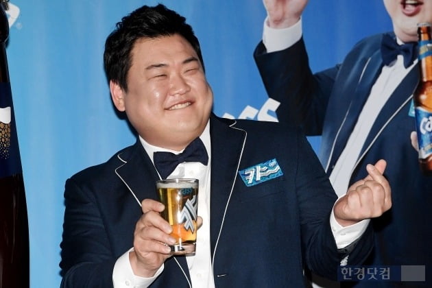 [포토] 김준현, '맥주 모델 됐어요~'