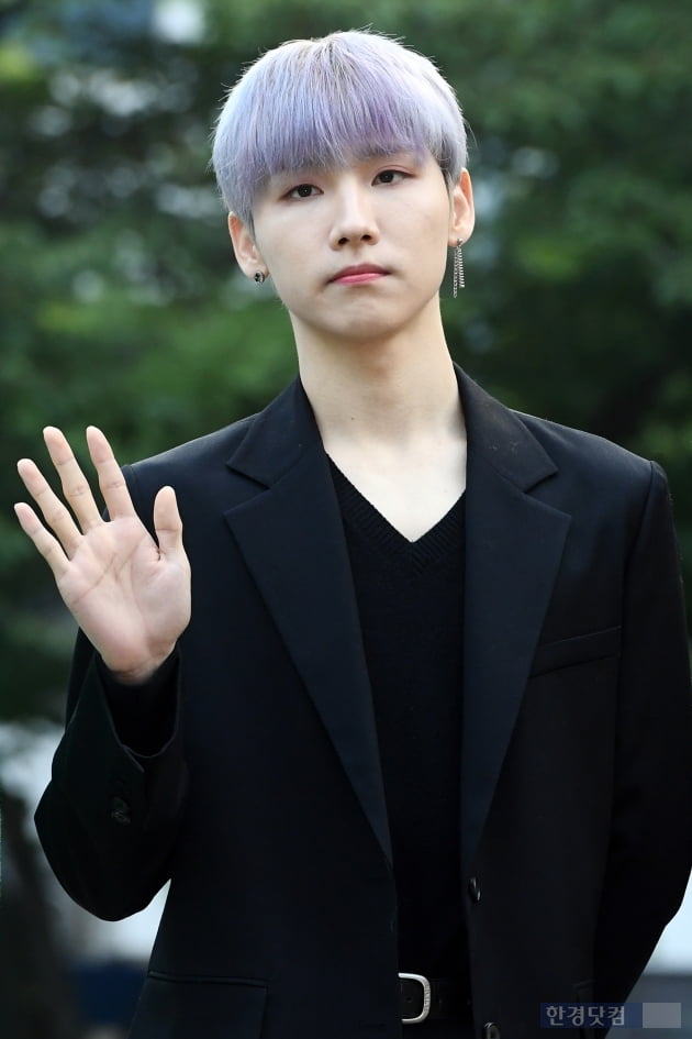 [포토] AB6IX 전웅, '부드러운 눈빛~'