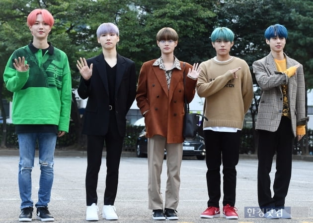 [포토] AB6IX, '화려한 헤어 컬러에 눈길~'