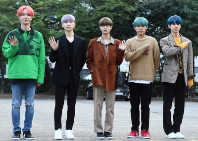 [포토] AB6IX, '화려한 헤어 컬러에 눈길~'