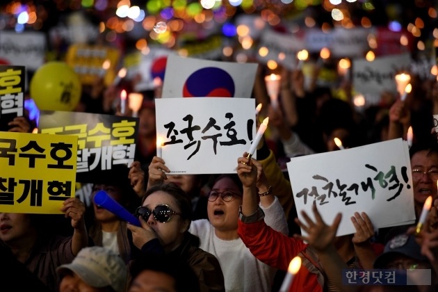 보수단체, 서초동 '최후통첩' 집회 맞서 "조국 구속" 외쳐…경찰 충돌 대비