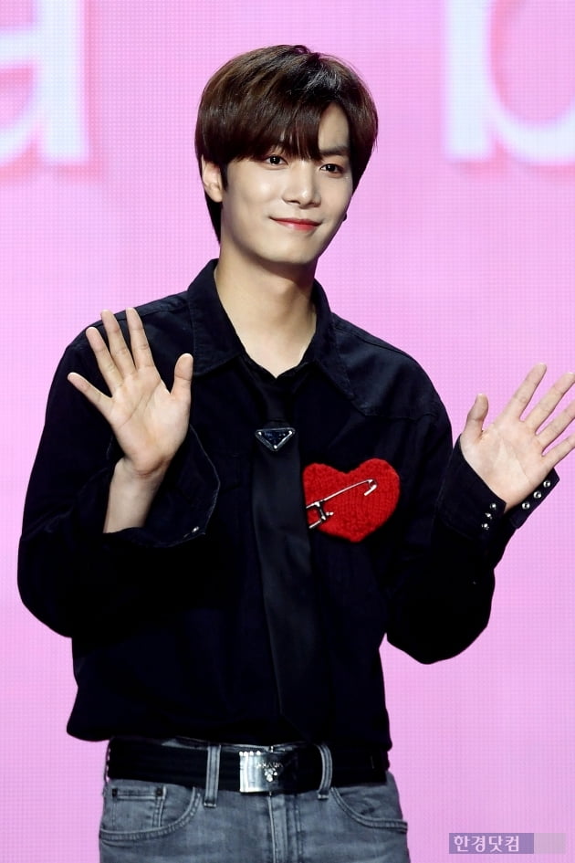 [포토] 뉴이스트 JR, '선한 미소가 아름다워'