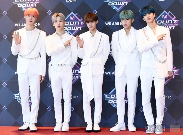 [포토] AB6IX, '멋지게 화이트 슈트 차려입고~'