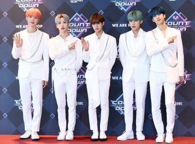 [포토] AB6IX, '멋지게 화이트 슈트 차려입고~'