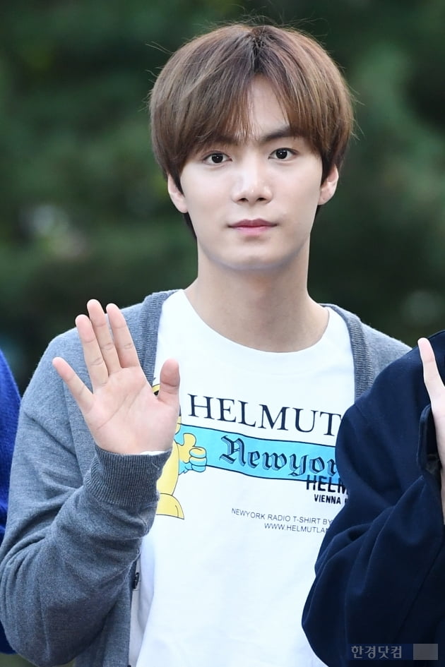 [포토] 뉴이스트 JR, '여심 사로잡는 부드러운 눈빛'