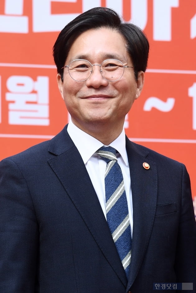 [포토] '2019 코리아세일페스타 오프닝 거리행사' 참석한 성윤모 장관