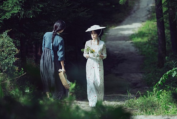 식민지 도시로 낙인 찍힌 &#39;경성&#39;이지만···뉴트로 감성 찾아 경성시대로 가는 청년들