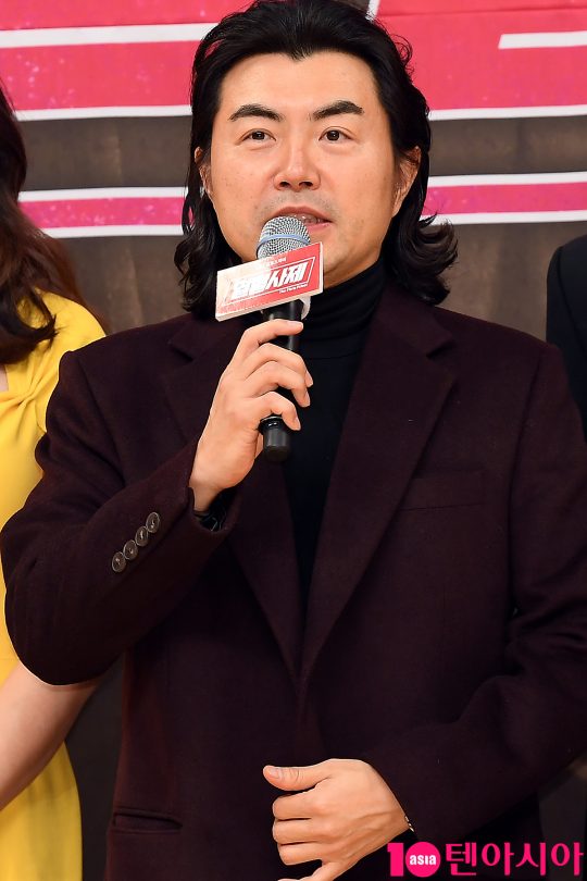 이명우 감독이 15일 오후 서울 양천구 목동 SBS에서 열린 SBS 드라마 ‘열혈사제’ 제작발표회에 참석해 인사말을 하고 있다.