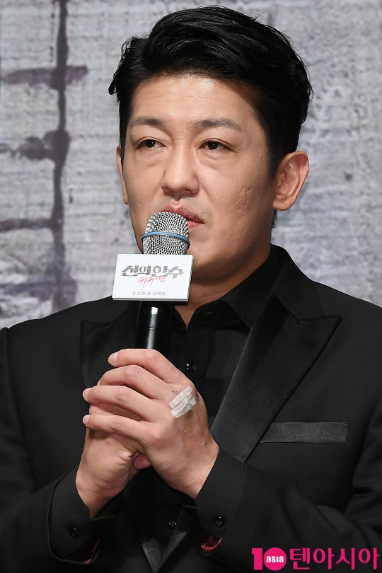 배우 허성태가 1일 오전 서울 신사동 CGV 압구정에서 열린 영화 ‘신의 한 수: 귀수편’ 제작보고회에 참석해 인사말을 하고 있다.