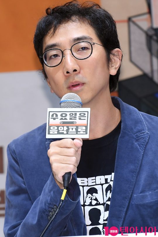 유호진 PD가 2일 오전 서울 신도림동 라마다호텔에서 열린 tvN 예능 ‘수요일은 음악프로’ 제작발표회에 참석해 인사말을 하고 있다.