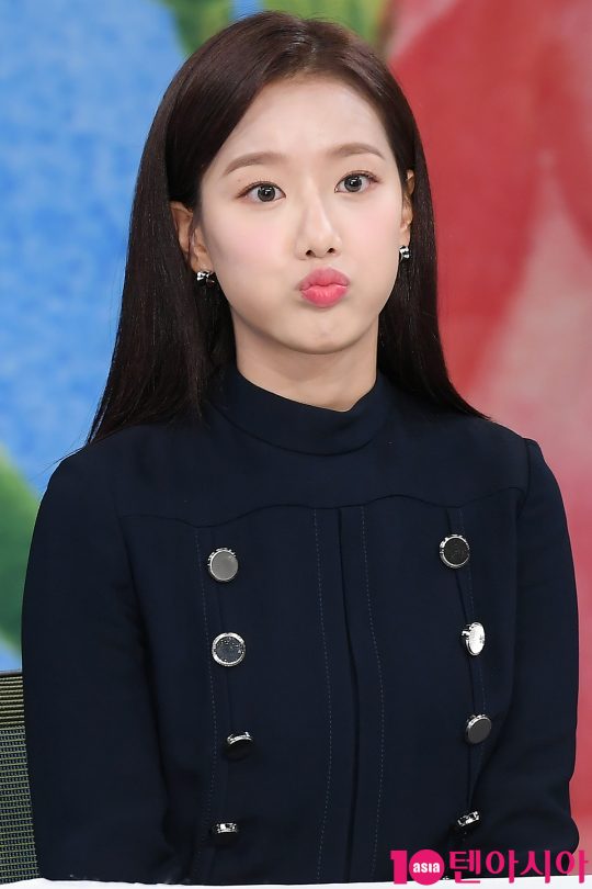 에이프릴 이나은