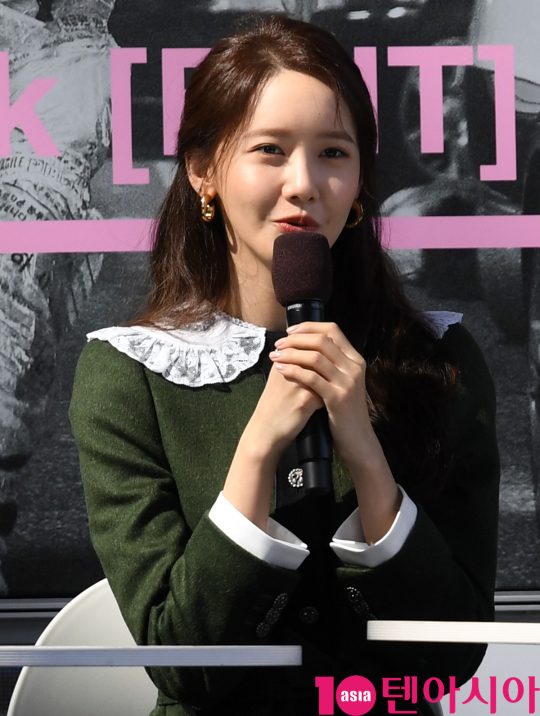 배우 임윤아가 4일 오후 부산 해운대구 영화의 전당 야외무대에서 열린 영화 ‘엑시트’ 야외무대인사에 참석하고 있다.