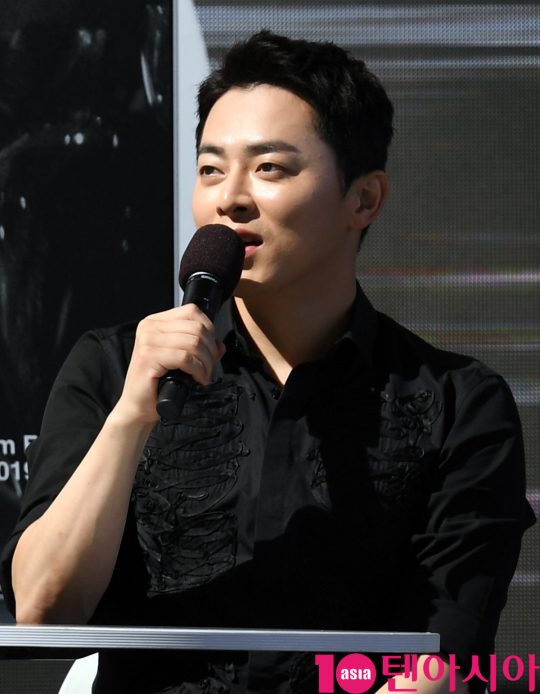 배우 조정석이 4일 오후 부산 해운대구 영화의 전당 야외무대에서 열린 영화 ‘엑시트’ 야외무대인사에 참석하고 있다.