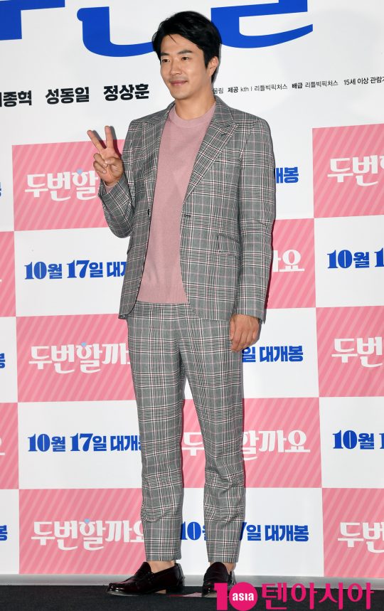 배우 권상우가 8일 오후 서울 한강로3가 CGV 용산아이파크몰점에서 열린 영화 ‘두번할까요’ 언론시사회에 참석하고 있다.