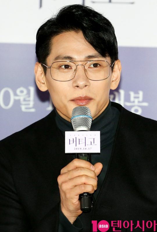 배우 유태오가 11일 오후 서울 한강로3가 CGV 용산아이파크몰점에서 열린 영화 ‘버티고’ 언론시사회에 참석하고 있다.