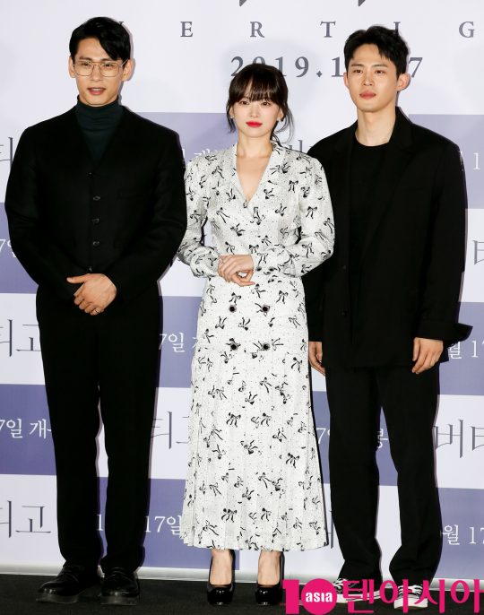 배우 유태오,천우희,정재광(왼쪽부터)이 11일 오후 서울 한강로3가 CGV 용산아이파크몰점에서 열린 영화 ‘버티고’ 언론시사회에 참석하고 있다.