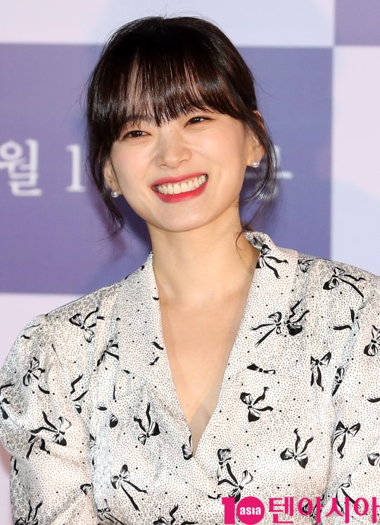 배우 천우희가 11일 오후 서울 한강로3가 CGV 용산아이파크몰점에서 열린 영화 ‘버티고’ 언론시사회에 참석하고 있다.