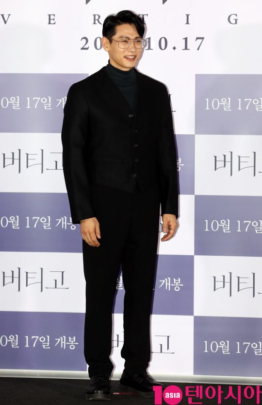 배우 유태오가 11일 오후 서울 한강로3가 CGV 용산아이파크몰점에서 열린 영화 ‘버티고’ 언론시사회에 참석하고 있다.